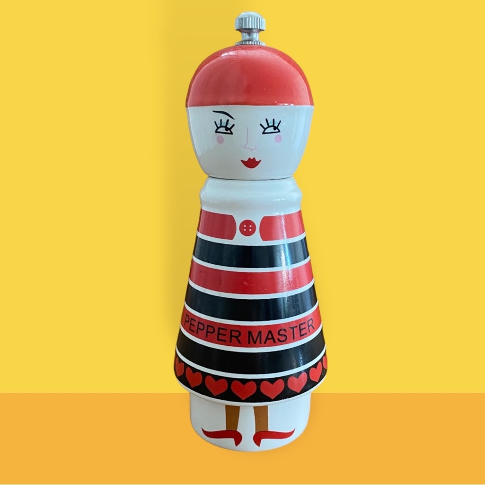 Pepper Master Red & Black Decorative Pepper Mill